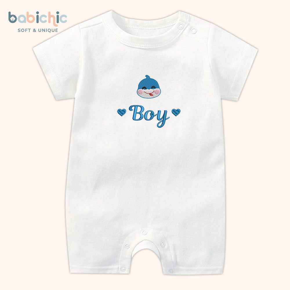 Set quà thêu tên cho bé trai - Boy - Cotton Organic, Hình Thêu Tối Giản, Xanh Dương, Quà Đầy Tháng Cá Nhân Hóa Cho Bé Trai