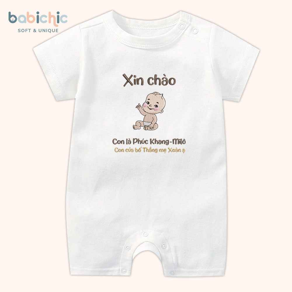 Set quà thêu tên cho bé trai - Phúc Khang - Milo - Cotton Organic, Hình Em Bé & Tên Bố Mẹ, Tone Nâu Đen, Quà Đầy Tháng Cá Nhân Hóa