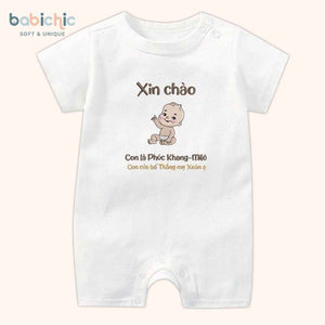 Set quà thêu tên cho bé trai - Phúc Khang - Milo - Cotton Organic, Hình Em Bé & Tên Bố Mẹ, Tone Nâu Đen, Quà Đầy Tháng Cá Nhân Hóa