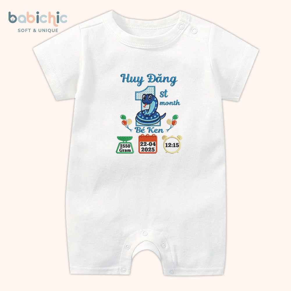 Set sơ sinh thêu tên “Huy Đăng – Ken” – Quà đầy tháng bé trai sinh năm rắn, phối xanh nước biển cá tính