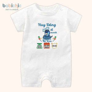 Set sơ sinh thêu tên “Huy Đăng – Ken” – Quà đầy tháng bé trai sinh năm rắn, phối xanh nước biển cá tính