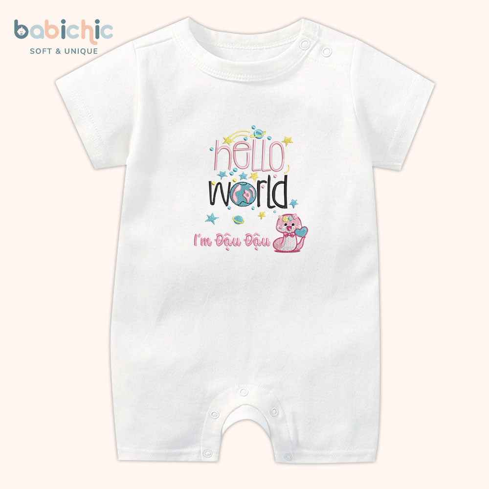 Bộ sơ sinh bé gái thêu tên Đậu Đậu – Set đầy tháng hình rắn hồng dễ thương