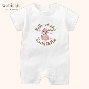 Set đồ đầy tháng bé gái Cà Phê – Body thêu rắn hồng & tên bé, tone nâu hồng dễ thương
