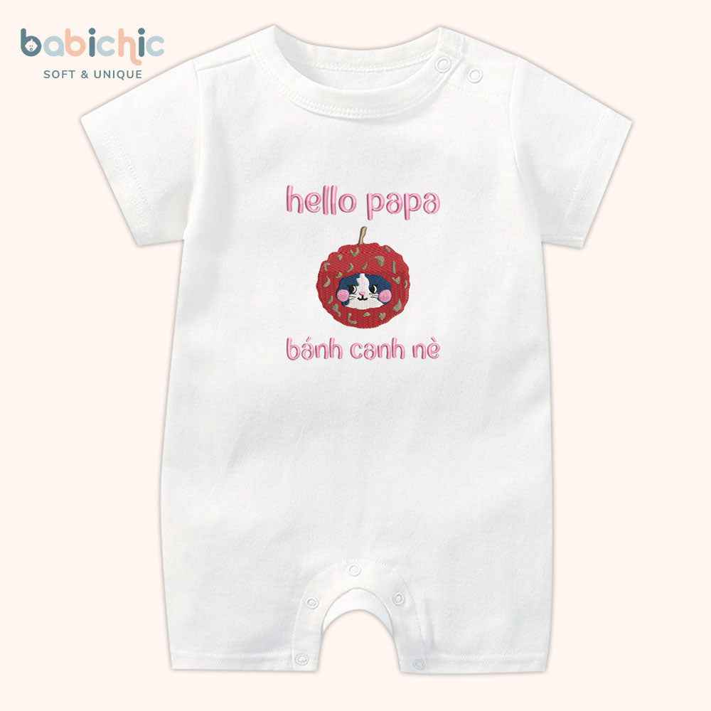 Set đồ đầy tháng bé gái – Body thêu “Hello papa – Bánh Canh nè” tone hồng đỏ đáng yêu