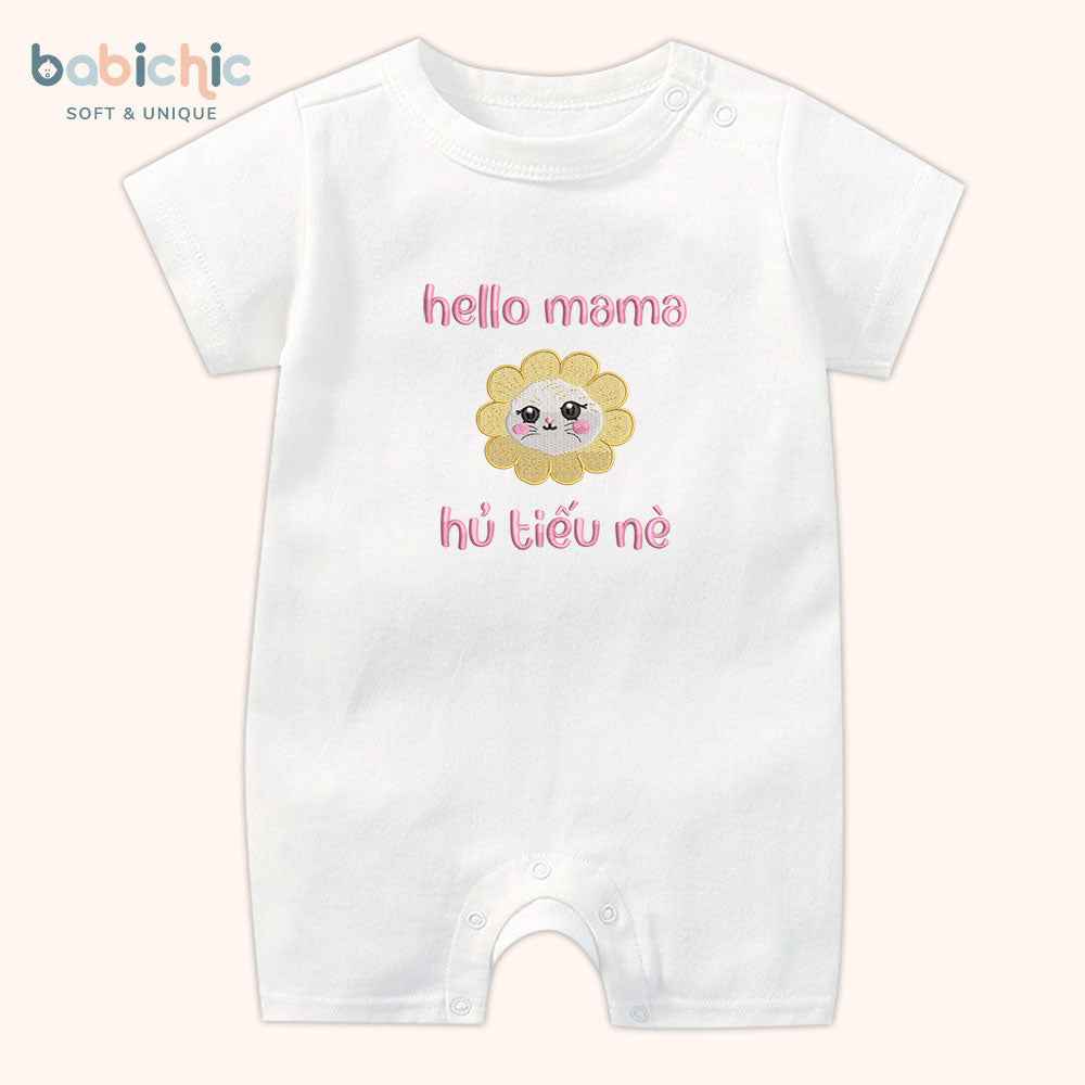 Set đầy tháng bé gái – Body thêu “Hello mama – Hủ Tiếu nè” tone hồng vàng dễ thương, cá nhân hoá tên bé