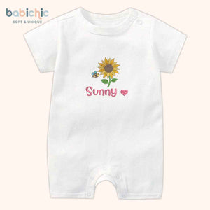 Set đồ đầy tháng bé gái thêu tên cá nhân hóa dễ thương – Bodysuit “Sunny” hoa hướng dương