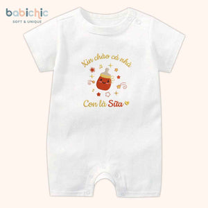 Set đồ đầy tháng cho bé gái thêu tên theo yêu cầu – Mẫu “Con là Sữa” hình bình sữa ngộ nghĩnh