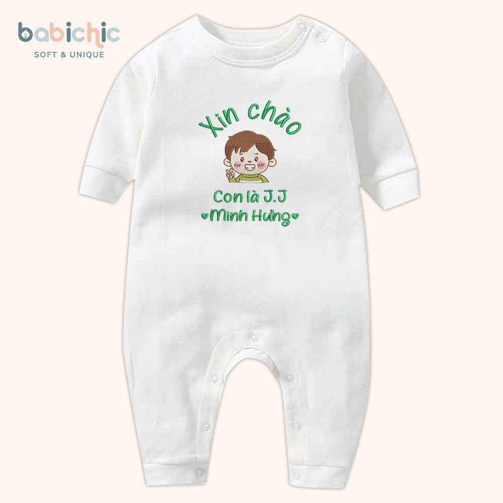 Set đồ sơ sinh đầy tháng cá nhân hóa cho bé trai – Thêu tên “Con là J.J”, hình bé trai cute