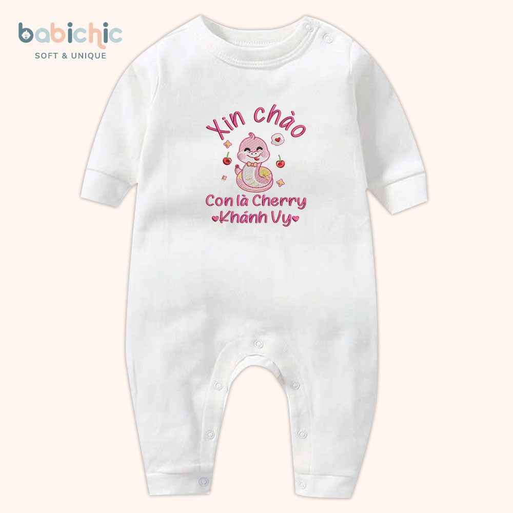 Set quà đầy tháng bé gái cá nhân hóa hình trái cây dễ thương – Mẫu “Cherry – Khánh Vy” thêu rắn hồng & quả cherry