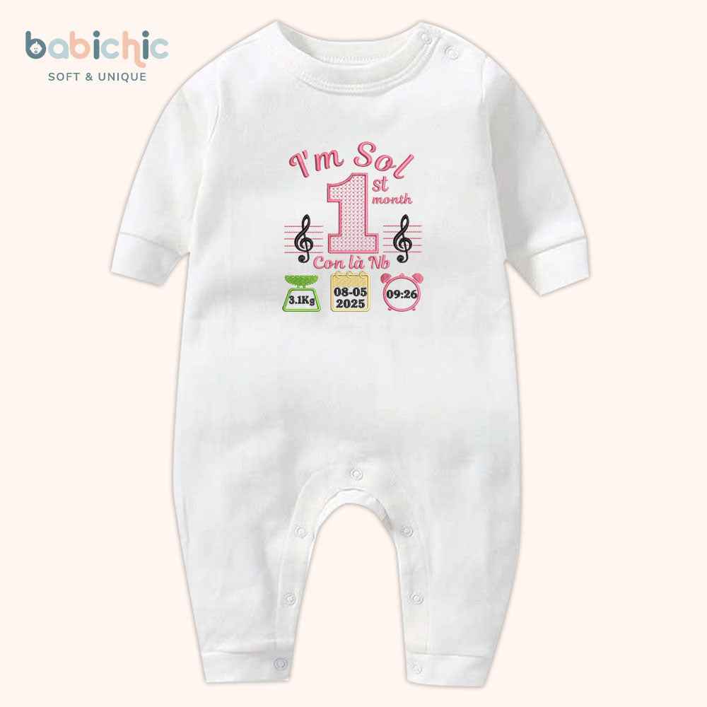 Set đồ đầy tháng bé gái thêu tên cá nhân hóa – Bodysuit “I’m Sol”, họa tiết nốt nhạc, 1st month & thông số sinh