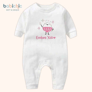 Set quà đầy tháng bé gái truyền thống cách điệu cá nhân hóa – Mẫu “Embes Xôi” thêu hình chén xôi hoạt hình