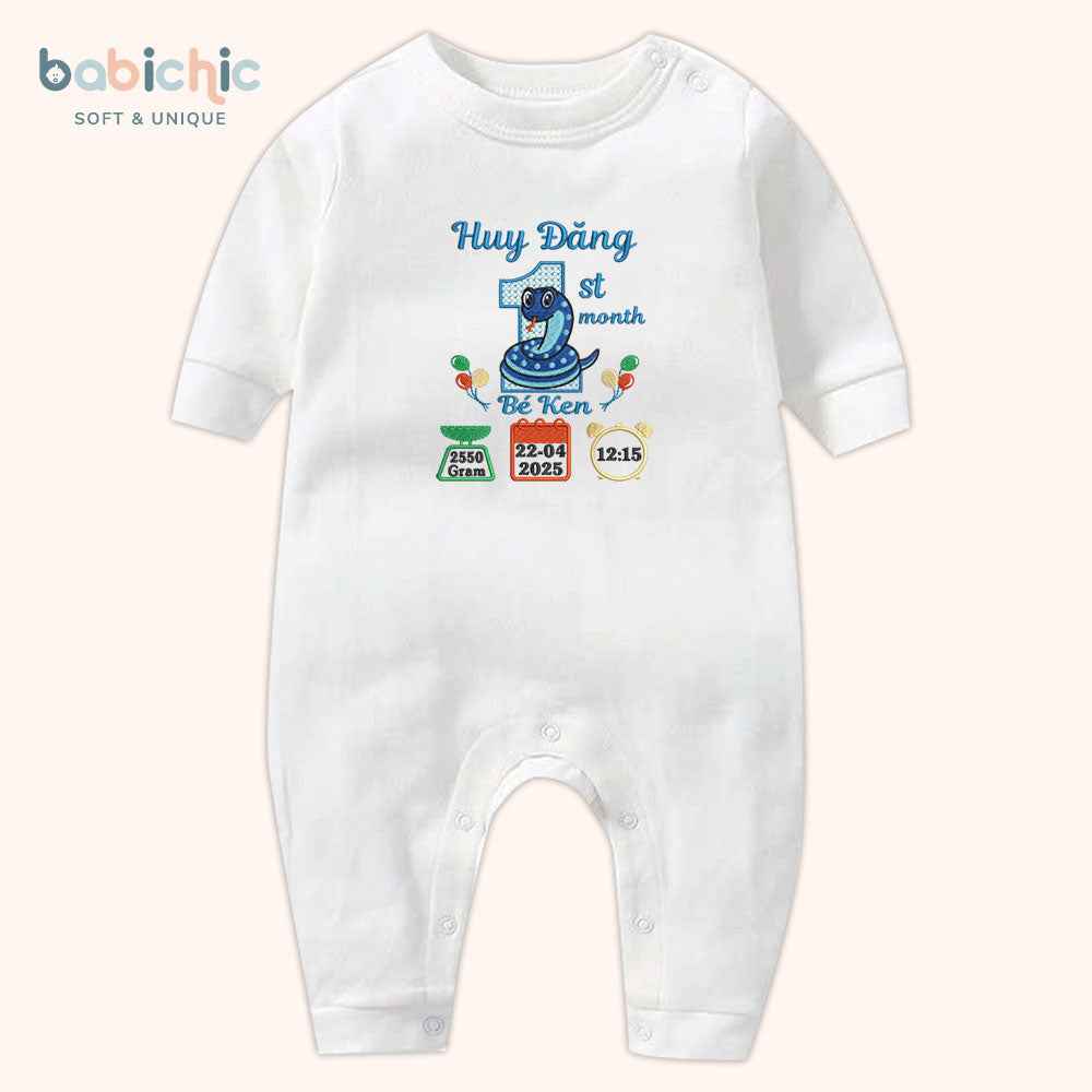 Set sơ sinh thêu tên “Huy Đăng – Ken” – Quà đầy tháng bé trai sinh năm rắn, phối xanh nước biển cá tính