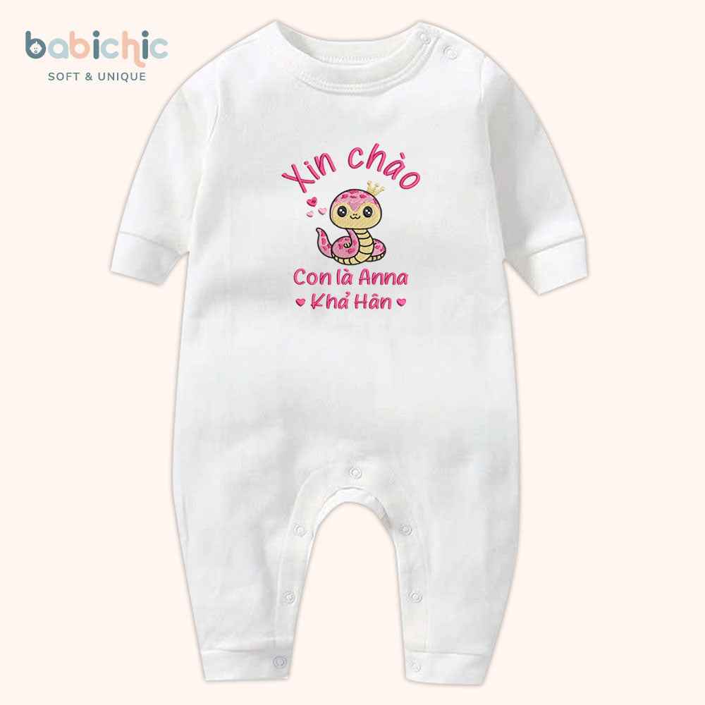 Set quà đầy tháng cá nhân hóa cho bé gái – Thêu tên Anna Khả Hân & hình rắn hồng
