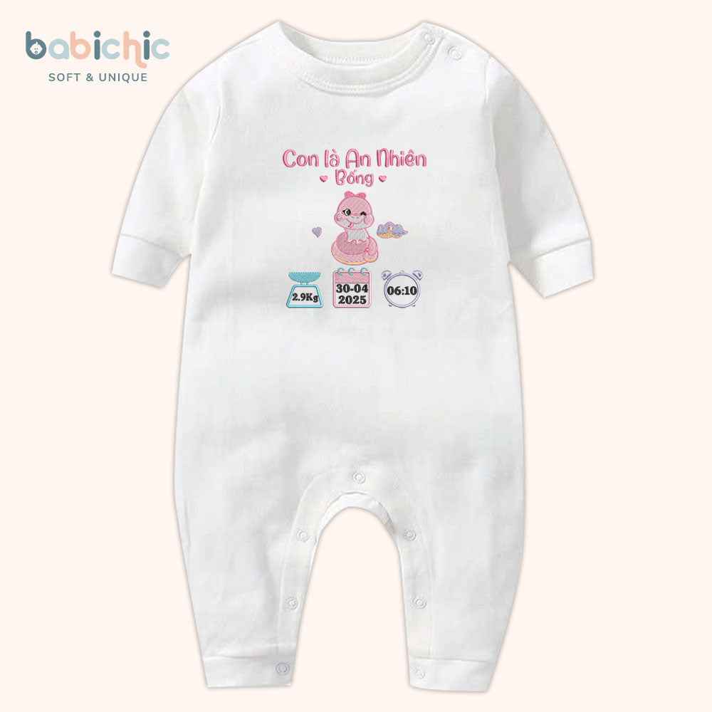 Set quà đầy tháng bé gái cá nhân hóa – Thêu tên An Nhiên & hình rắn hồng