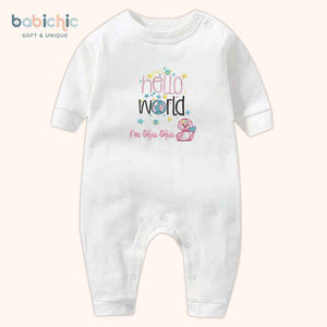 Bộ sơ sinh bé gái thêu tên Đậu Đậu – Set đầy tháng hình rắn hồng dễ thương