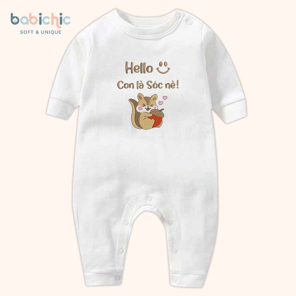 Set đồ sơ sinh thêu tên “Sóc” – Hình sóc dễ thương, tone nâu nhạt – Quà đầy tháng bé trai cá nhân hóa