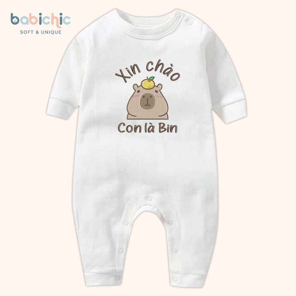 Bodysuit cá nhân hóa bé trai mặc đầy tháng – Thêu tên “Con là Bin”, hình Capybara dễ thương