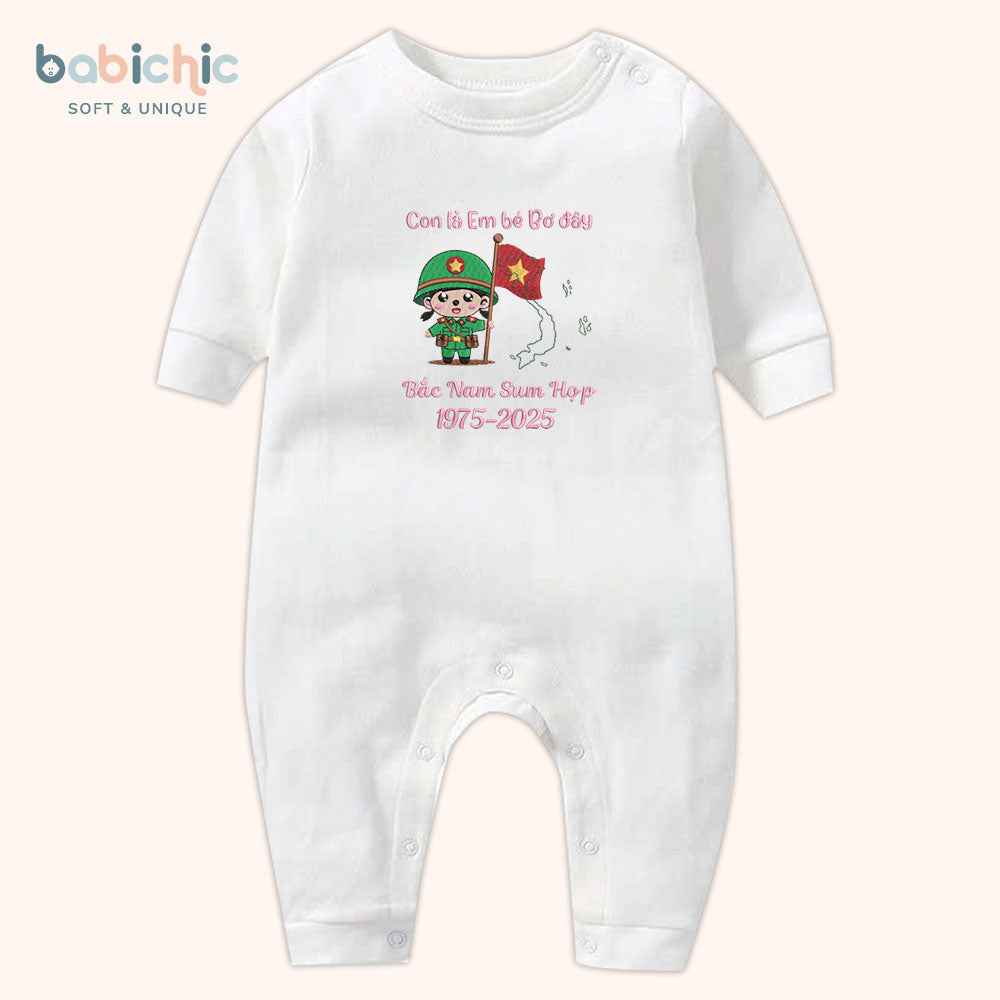 Set đồ bé gái 30/4 – Body thêu “Em bé Bơ” cờ đỏ sao vàng & bản đồ Việt Nam