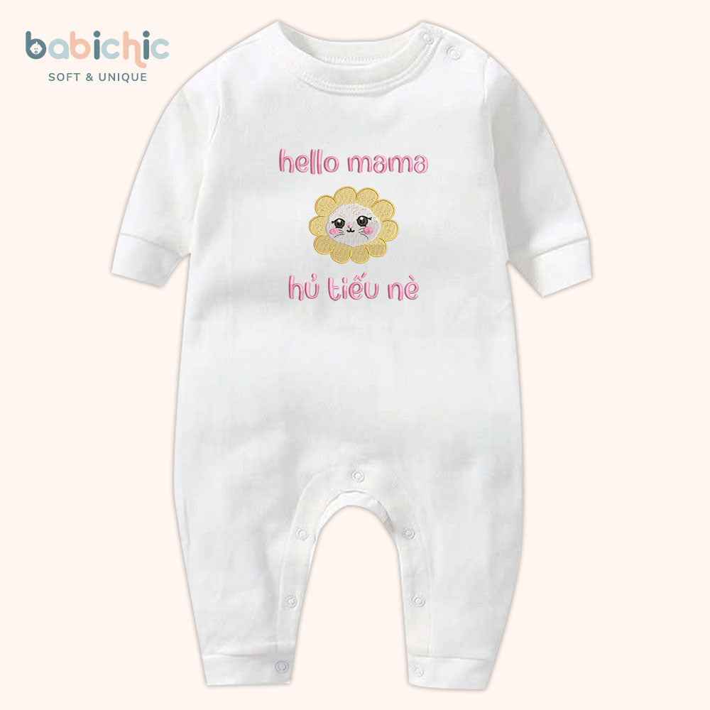 Set đầy tháng bé gái – Body thêu “Hello mama – Hủ Tiếu nè” tone hồng vàng dễ thương, cá nhân hoá tên bé