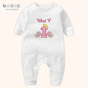 Set đầy tháng bé gái thêu tên riêng – Mẫu “Như Ý” 1st Month, 2 rắn dễ thương