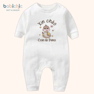 Set đồ sơ sinh cá nhân hóa cho bé trai – Bodysuit thêu tên “Con là Dino”, hình rắn dễ thương