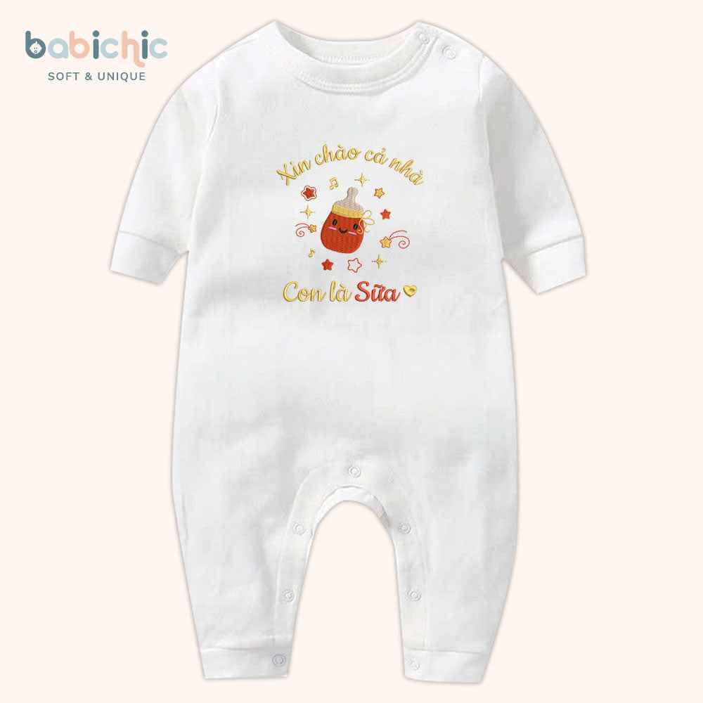 Set đồ đầy tháng cho bé gái thêu tên theo yêu cầu – Mẫu “Con là Sữa” hình bình sữa ngộ nghĩnh