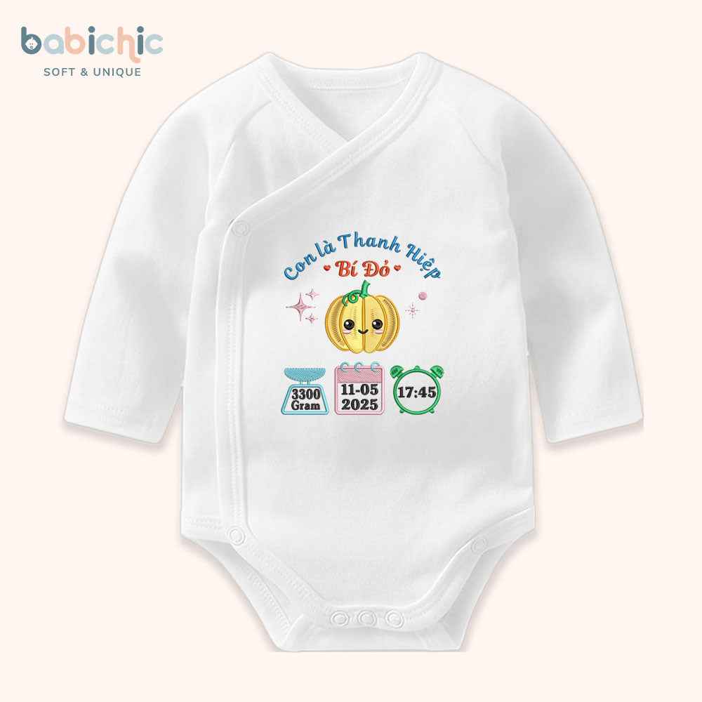 Set quà đầy tháng bé trai cá nhân hóa – Bodysuit thêu tên “Thanh Hiệp – Bí Đỏ”, hình trái bí & thông số sinh
