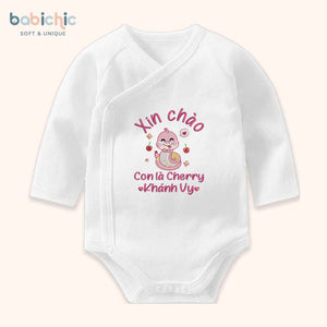Set quà đầy tháng bé gái cá nhân hóa hình trái cây dễ thương – Mẫu “Cherry – Khánh Vy” thêu rắn hồng & quả cherry