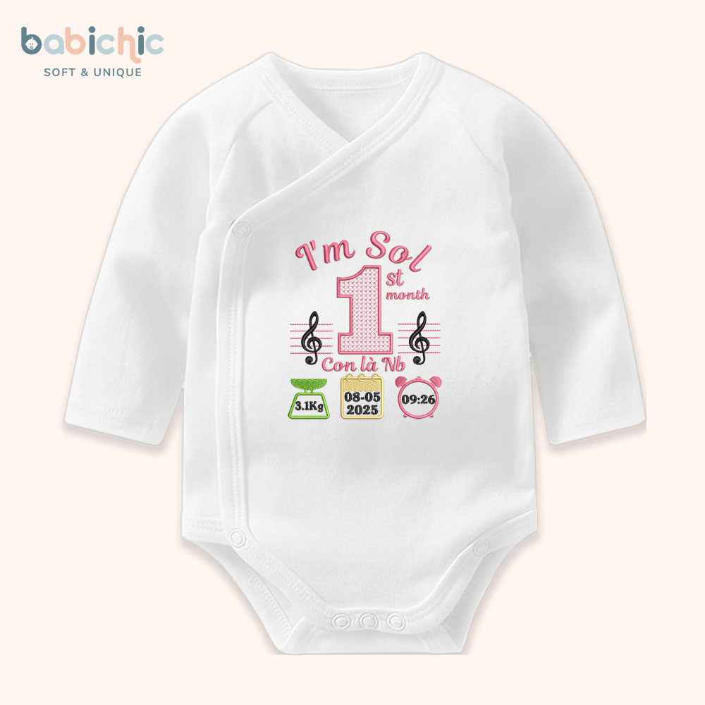 Set đồ đầy tháng bé gái thêu tên cá nhân hóa – Bodysuit “I’m Sol”, họa tiết nốt nhạc, 1st month & thông số sinh