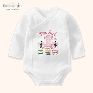 Set đồ đầy tháng bé gái thêu tên cá nhân hóa – Bodysuit “I’m Sol”, họa tiết nốt nhạc, 1st month & thông số sinh