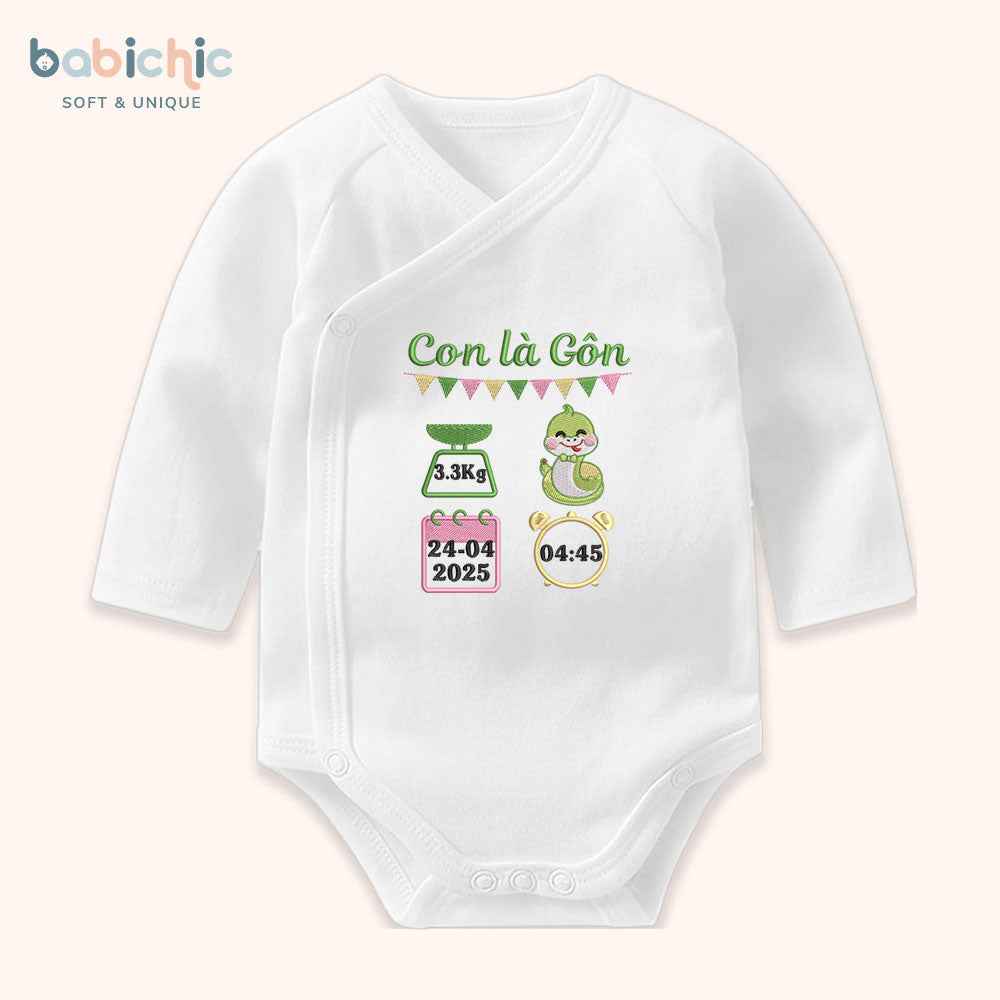 Set quà đầy tháng sơ sinh thêu tên bé trai theo yêu cầu – Bodysuit “Con là Gôn”, hình rắn xanh lá + thông số sinh