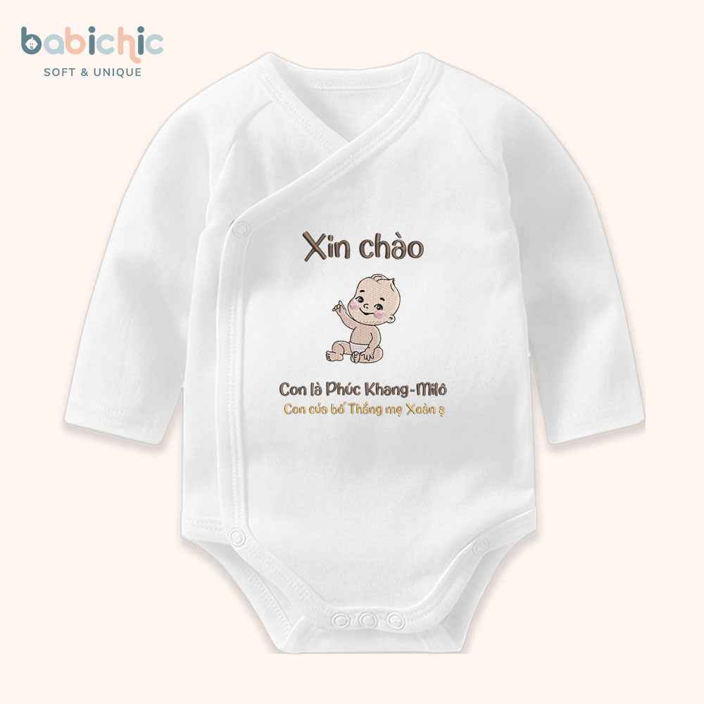 Set quà thêu tên cho bé trai - Phúc Khang - Milo - Cotton Organic, Hình Em Bé & Tên Bố Mẹ, Tone Nâu Đen, Quà Đầy Tháng Cá Nhân Hóa