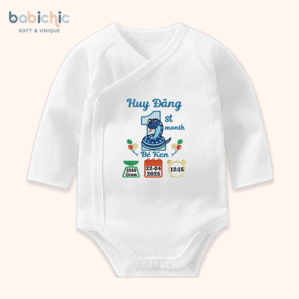 Set sơ sinh thêu tên “Huy Đăng – Ken” – Quà đầy tháng bé trai sinh năm rắn, phối xanh nước biển cá tính