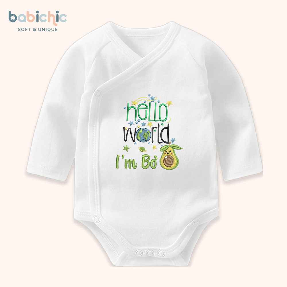 Set quà thêu tên cho bé trai - Bơ - Cotton Organic, Hình Trái Bơ, Tone Xanh Lá, Quà Đầy Tháng Bé Trai Cá Nhân Hóa