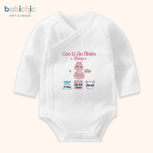 Set quà đầy tháng bé gái cá nhân hóa – Thêu tên An Nhiên & hình rắn hồng