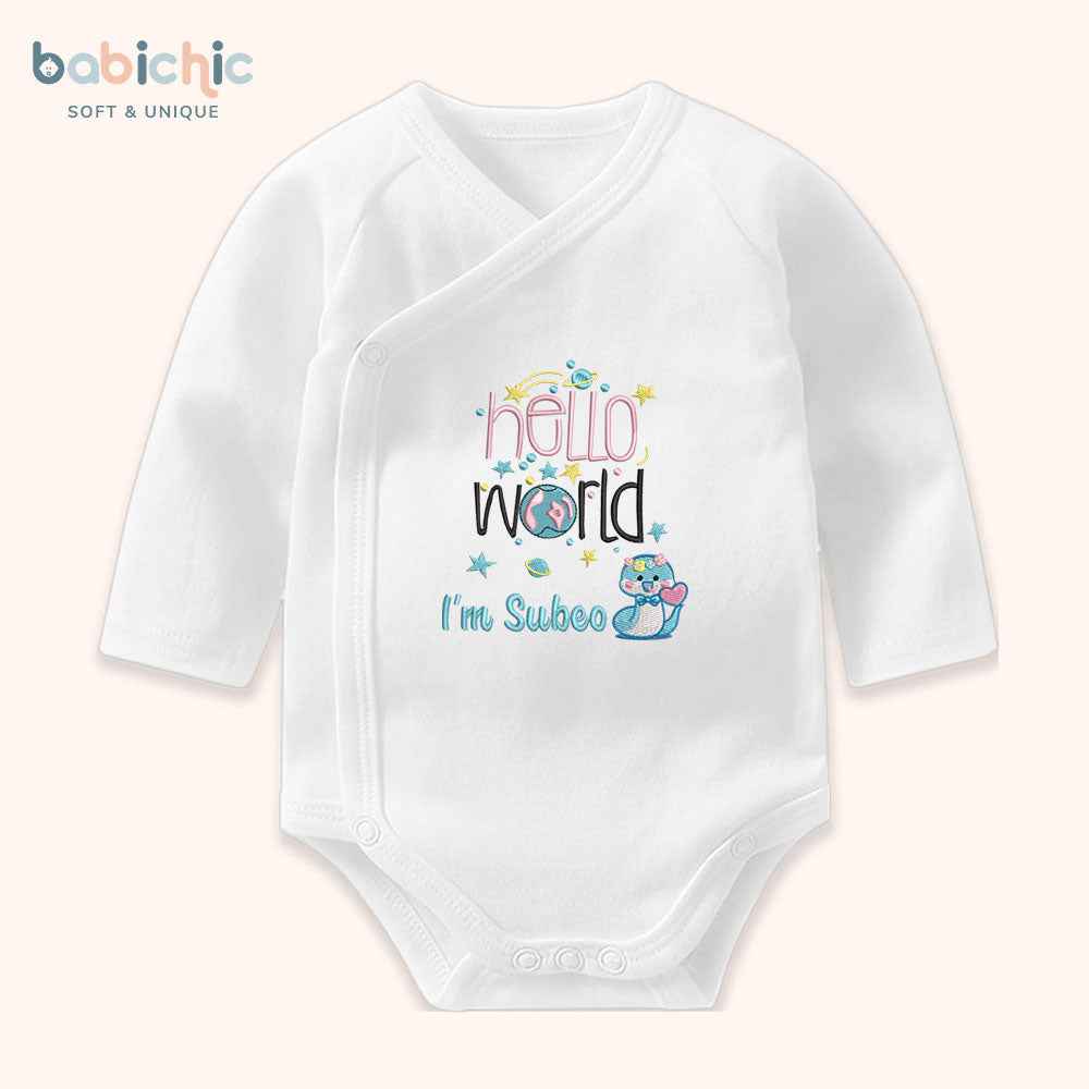 Quà đầy tháng cho bé gái cá nhân hóa – Set thêu tên Subeo & rắn xanh pastel