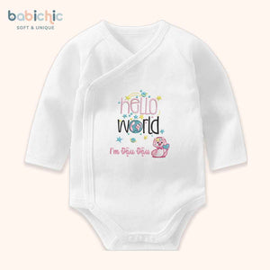 Bộ sơ sinh bé gái thêu tên Đậu Đậu – Set đầy tháng hình rắn hồng dễ thương