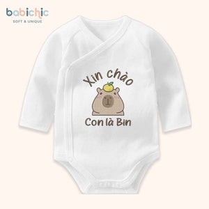 Bodysuit cá nhân hóa bé trai mặc đầy tháng – Thêu tên “Con là Bin”, hình Capybara dễ thương