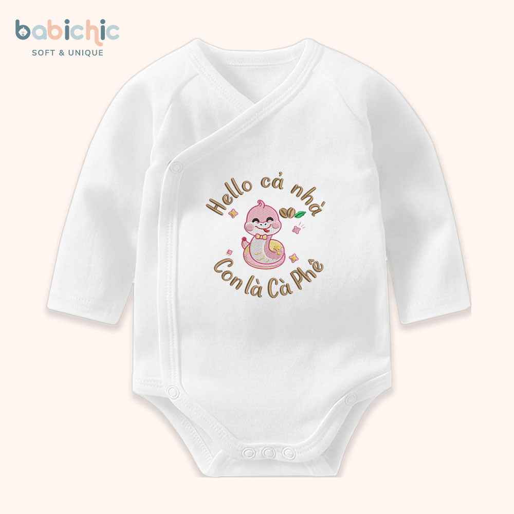 Set đồ đầy tháng bé gái Cà Phê – Body thêu rắn hồng & tên bé, tone nâu hồng dễ thương