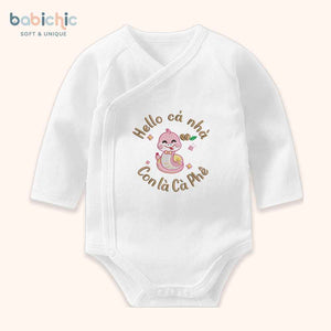 Set đồ đầy tháng bé gái Cà Phê – Body thêu rắn hồng & tên bé, tone nâu hồng dễ thương