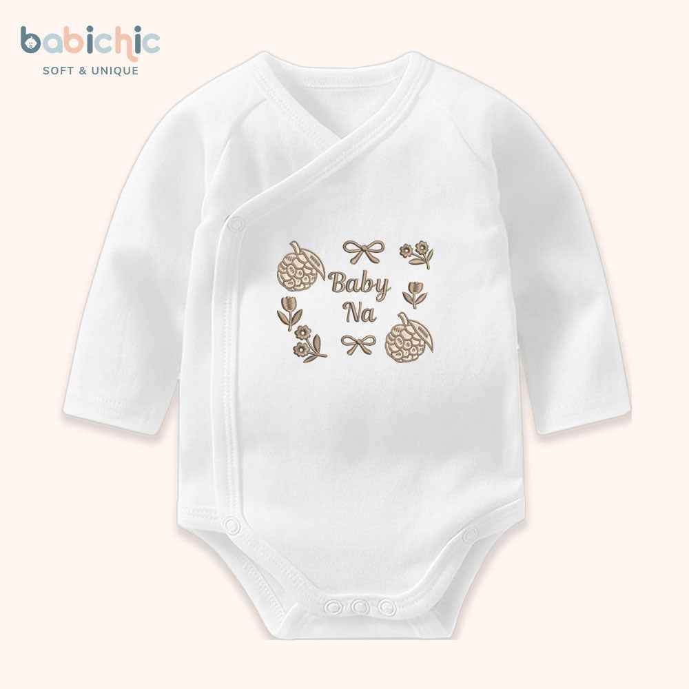 Set đồ đầy tháng bé gái Baby Na – Body thêu trái na & tên bé tone nâu vintage