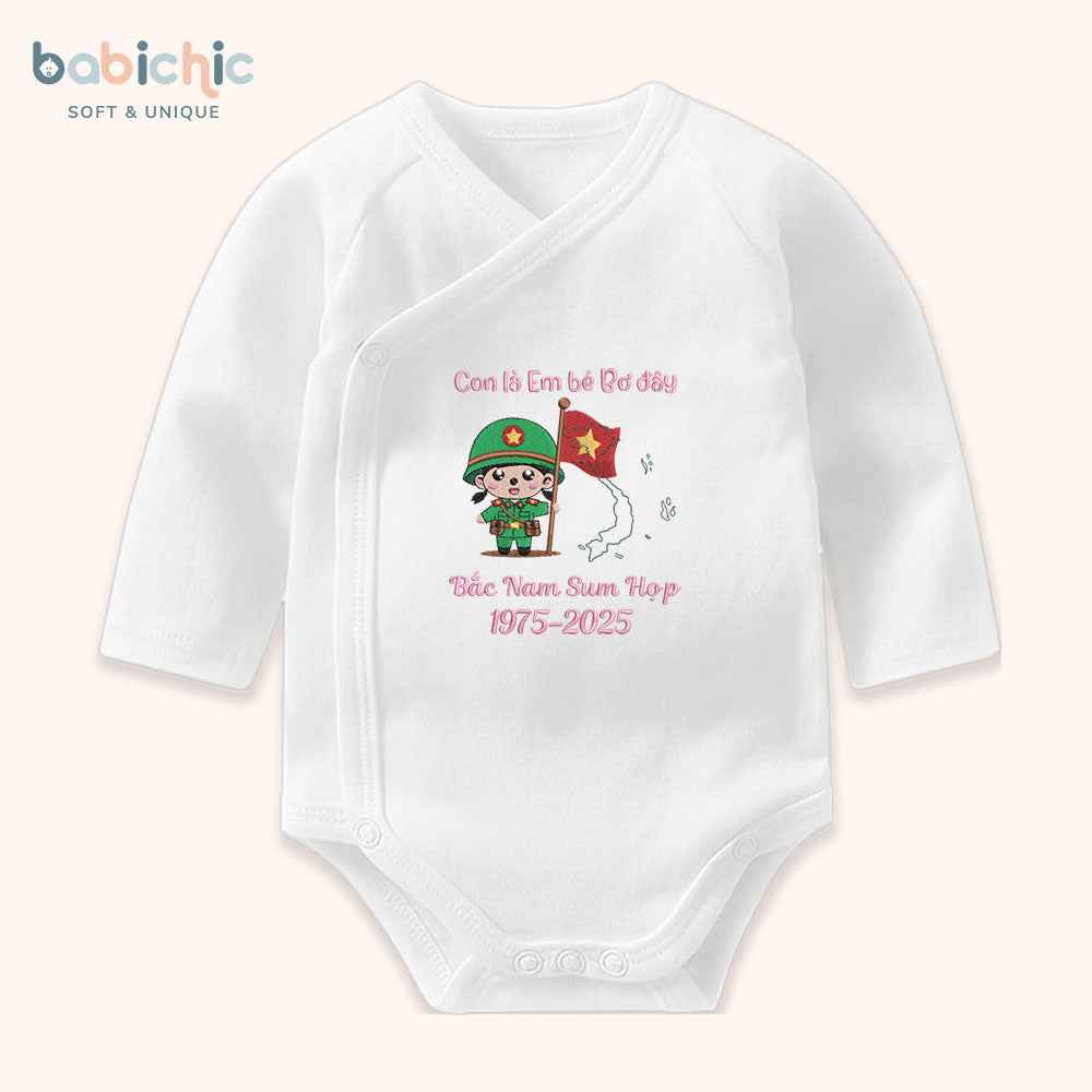 Set đồ bé gái 30/4 – Body thêu “Em bé Bơ” cờ đỏ sao vàng & bản đồ Việt Nam