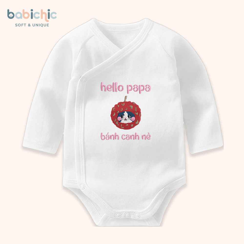 Set đồ đầy tháng bé gái – Body thêu “Hello papa – Bánh Canh nè” tone hồng đỏ đáng yêu
