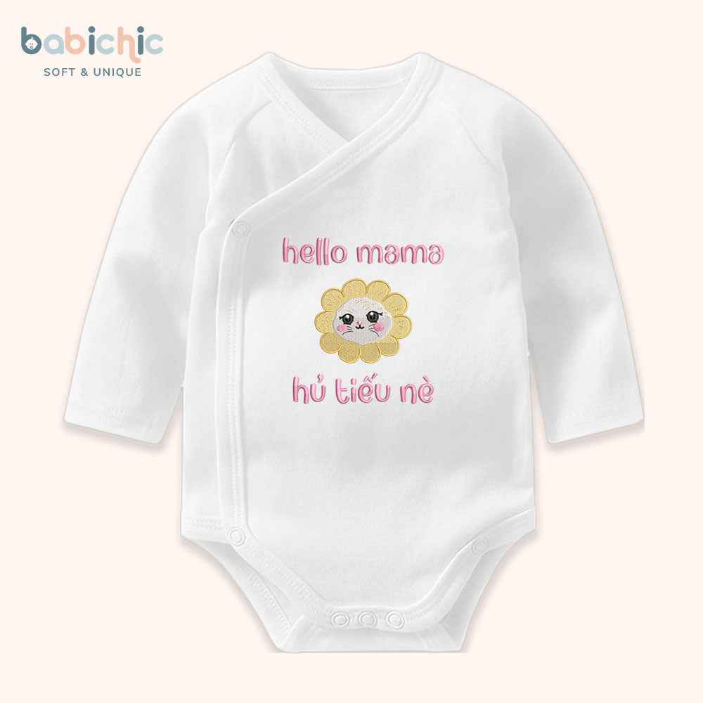 Set đầy tháng bé gái – Body thêu “Hello mama – Hủ Tiếu nè” tone hồng vàng dễ thương, cá nhân hoá tên bé