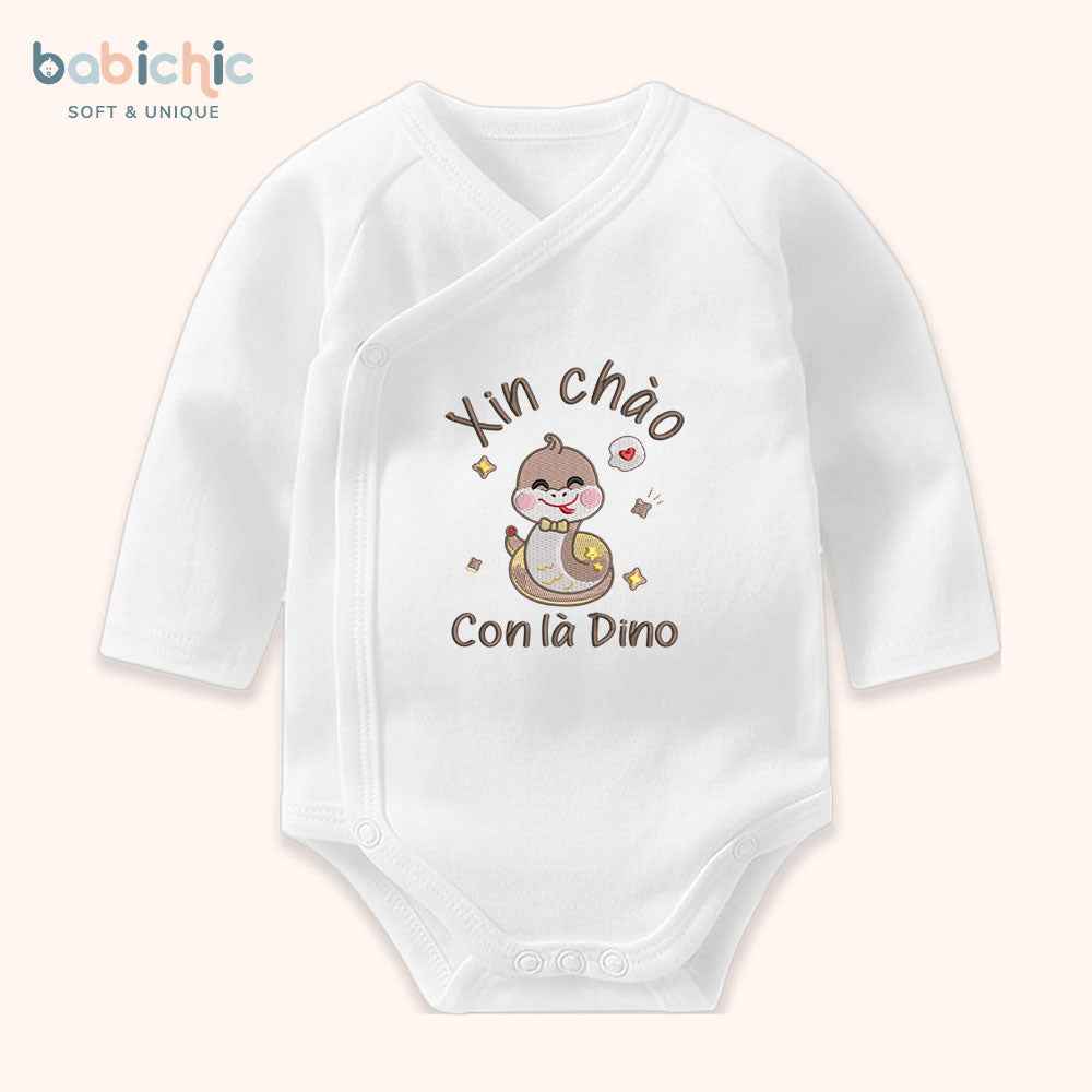 Set đồ sơ sinh cá nhân hóa cho bé trai – Bodysuit thêu tên “Con là Dino”, hình rắn dễ thương