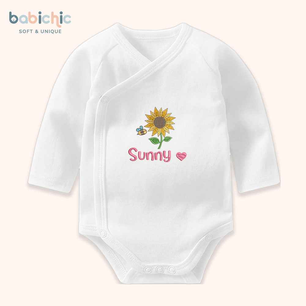 Set đồ đầy tháng bé gái thêu tên cá nhân hóa dễ thương – Bodysuit “Sunny” hoa hướng dương