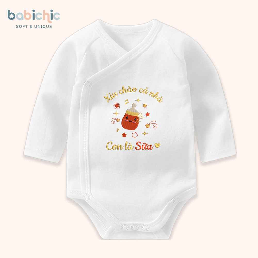 Set đồ đầy tháng cho bé gái thêu tên theo yêu cầu – Mẫu “Con là Sữa” hình bình sữa ngộ nghĩnh