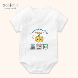 Set quà đầy tháng bé trai cá nhân hóa – Bodysuit thêu tên “Thanh Hiệp – Bí Đỏ”, hình trái bí & thông số sinh