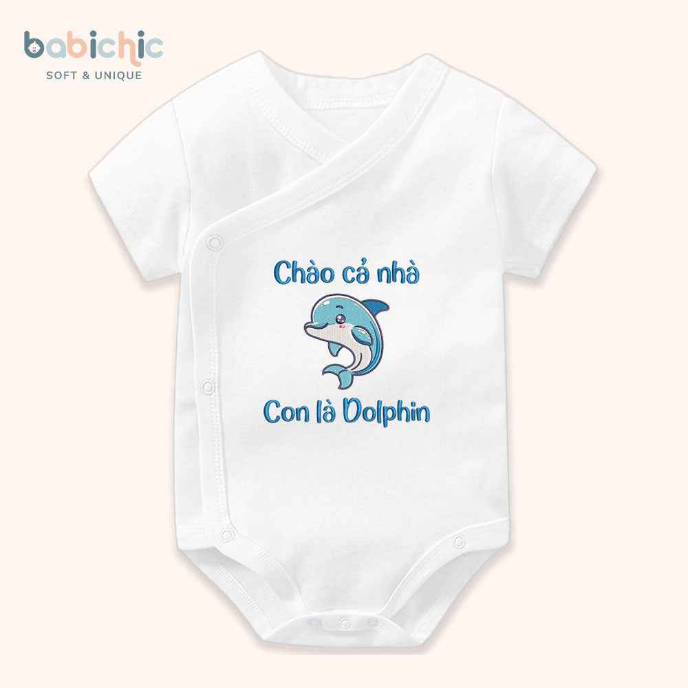 Bodysuit đầy tháng bé trai thêu tên cá nhân hóa – Mẫu “Con là Dolphin”, hình cá heo cute