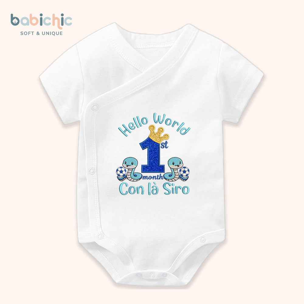 Quà tặng sơ sinh cá nhân hóa cho bé trai – Bodysuit thêu tên “Con là Siro”, hình rắn